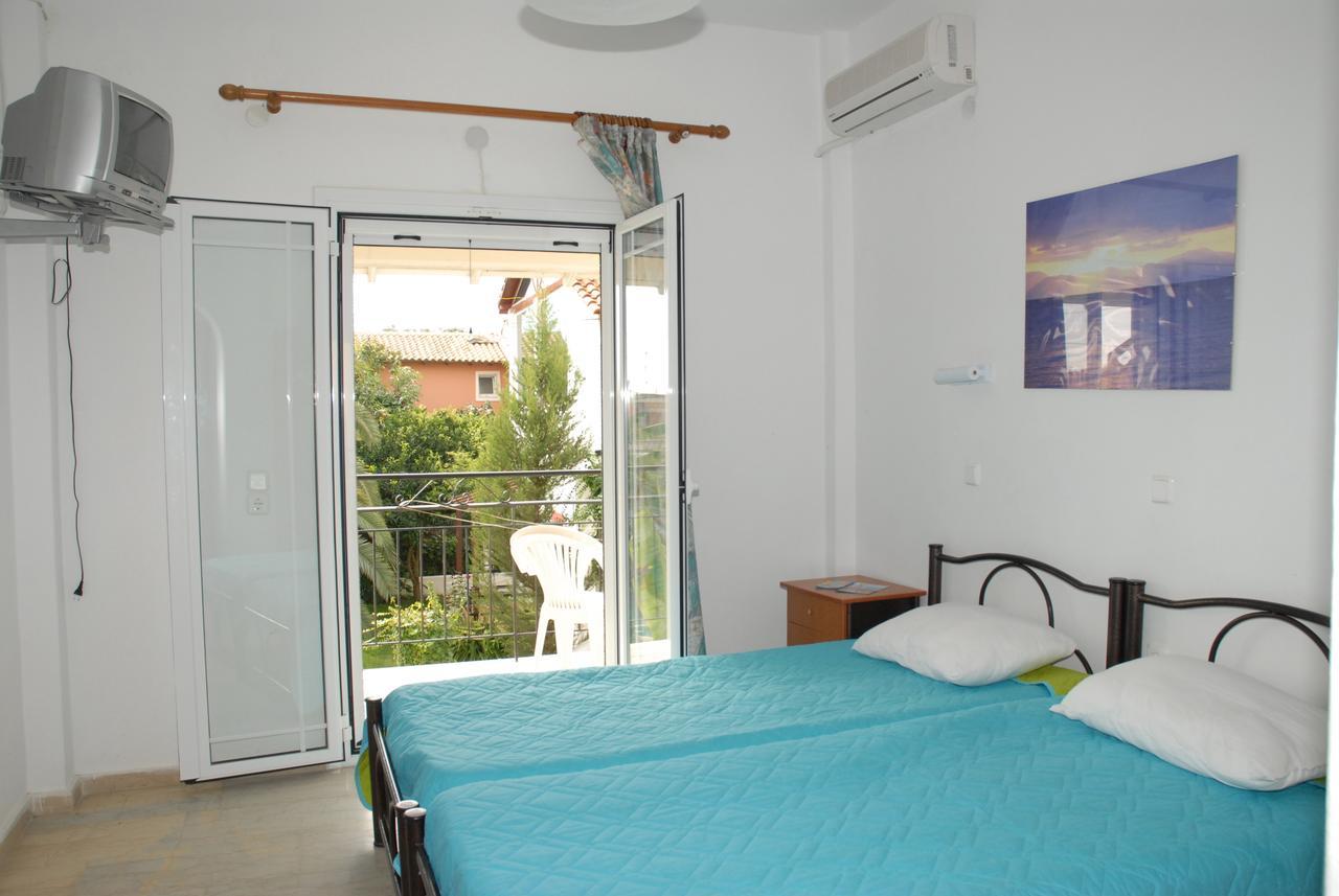 Apollo Hotel Kavos Bagian luar foto